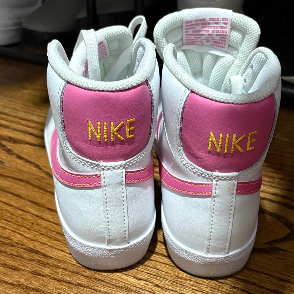 Nike girls White and Pink High-Top Sneakers - Picture 3 of 4